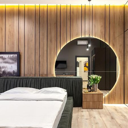 Royal Vip Apartment On Leontovicha 5 Lviv Ngoại thất bức ảnh