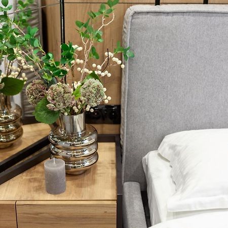 Royal Vip Apartment On Leontovicha 5 Lviv Ngoại thất bức ảnh