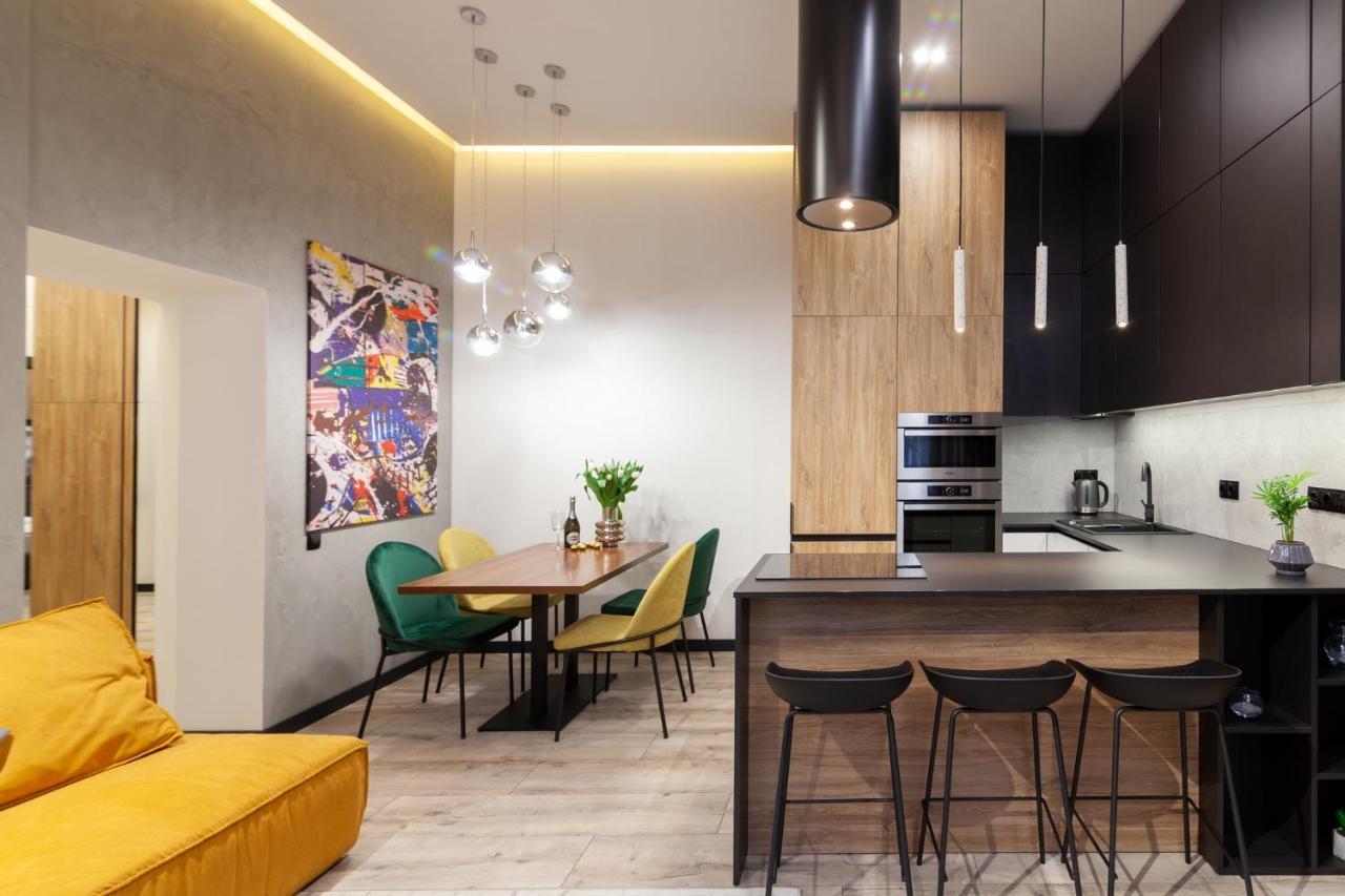 Royal Vip Apartment On Leontovicha 5 Lviv Ngoại thất bức ảnh