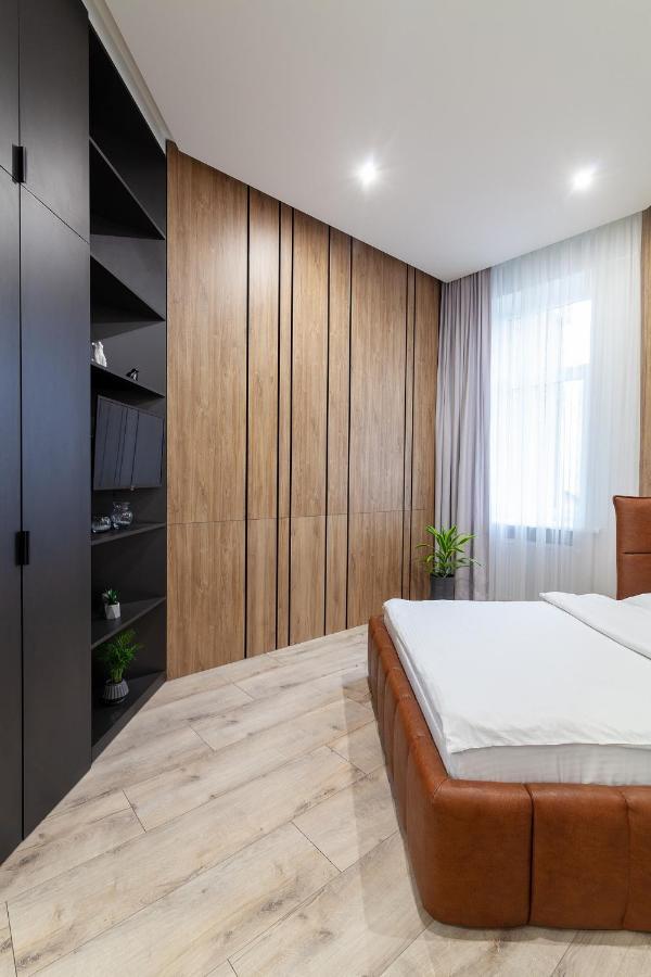 Royal Vip Apartment On Leontovicha 5 Lviv Ngoại thất bức ảnh
