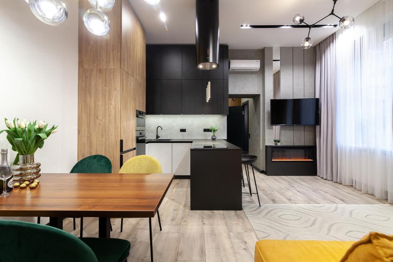 Royal Vip Apartment On Leontovicha 5 Lviv Ngoại thất bức ảnh