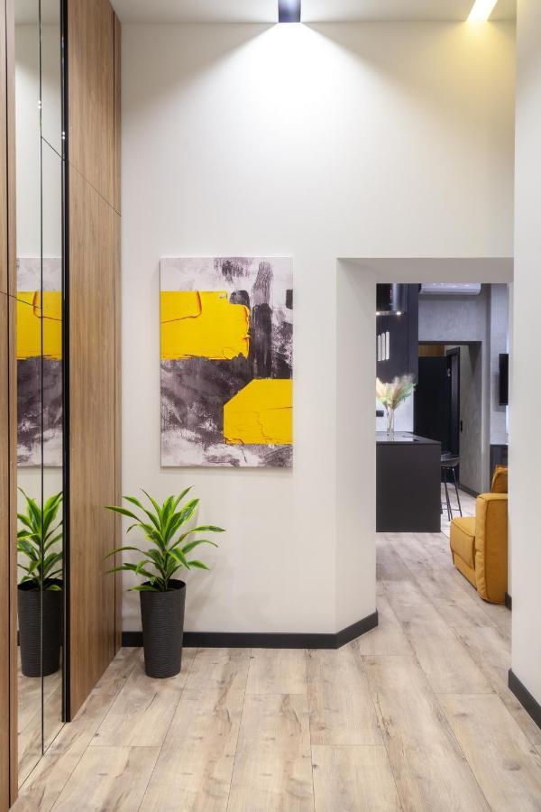 Royal Vip Apartment On Leontovicha 5 Lviv Ngoại thất bức ảnh