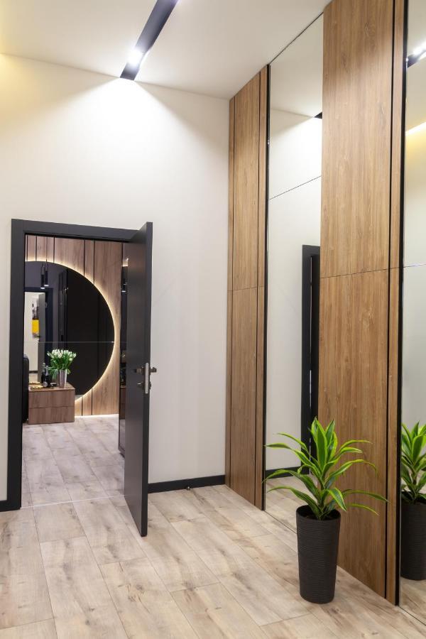 Royal Vip Apartment On Leontovicha 5 Lviv Ngoại thất bức ảnh