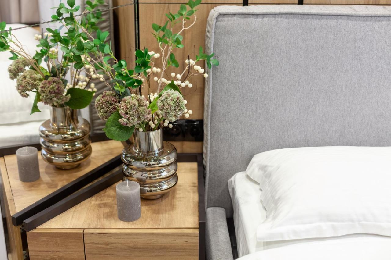 Royal Vip Apartment On Leontovicha 5 Lviv Ngoại thất bức ảnh
