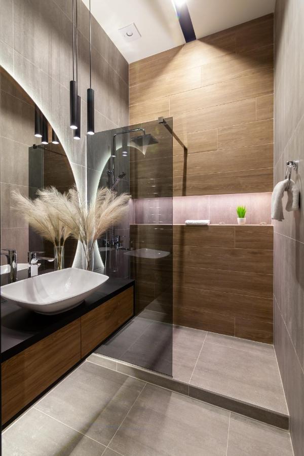 Royal Vip Apartment On Leontovicha 5 Lviv Ngoại thất bức ảnh