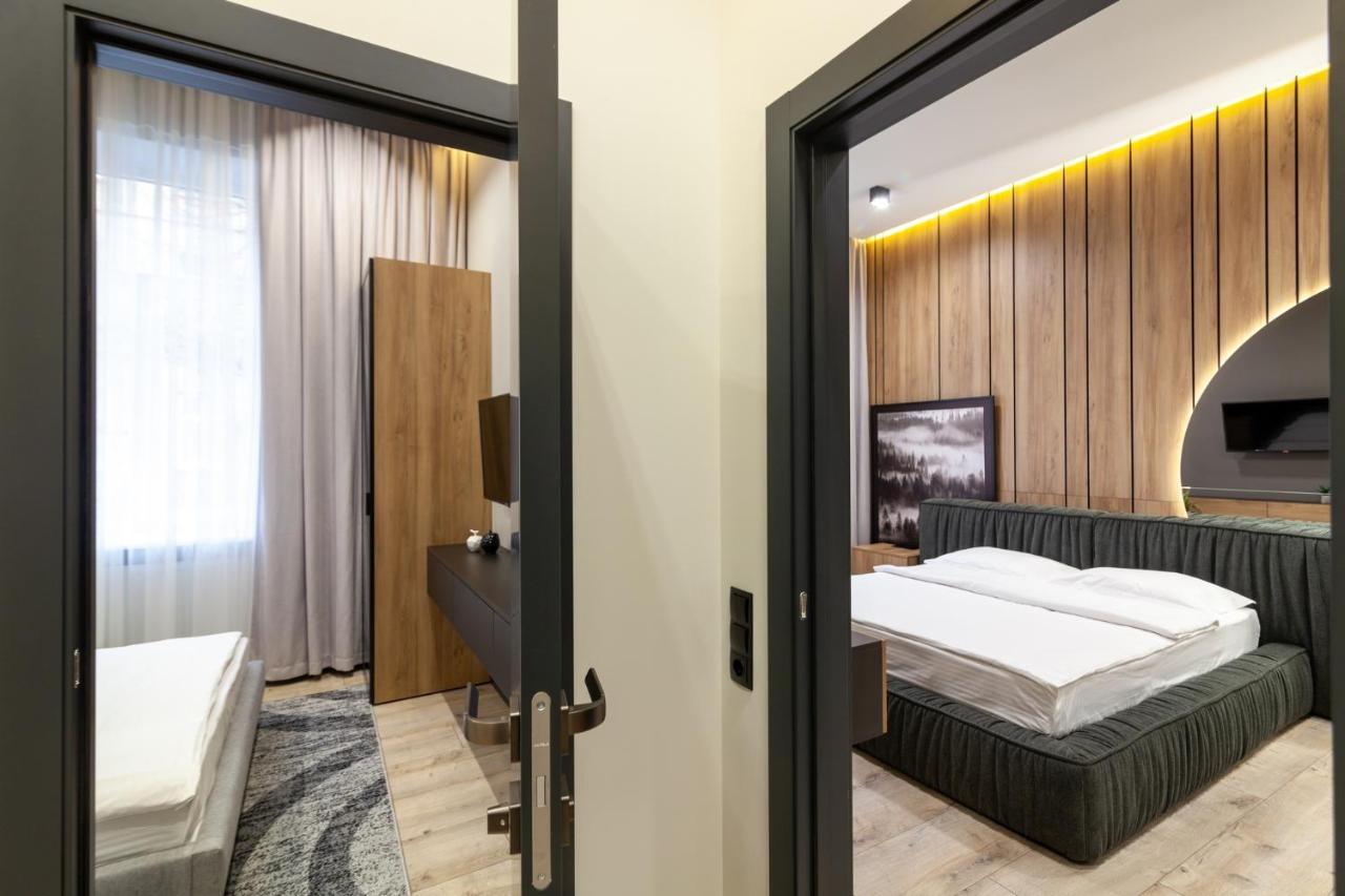 Royal Vip Apartment On Leontovicha 5 Lviv Ngoại thất bức ảnh