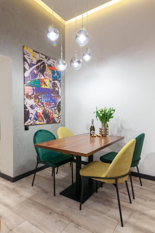 Royal Vip Apartment On Leontovicha 5 Lviv Ngoại thất bức ảnh