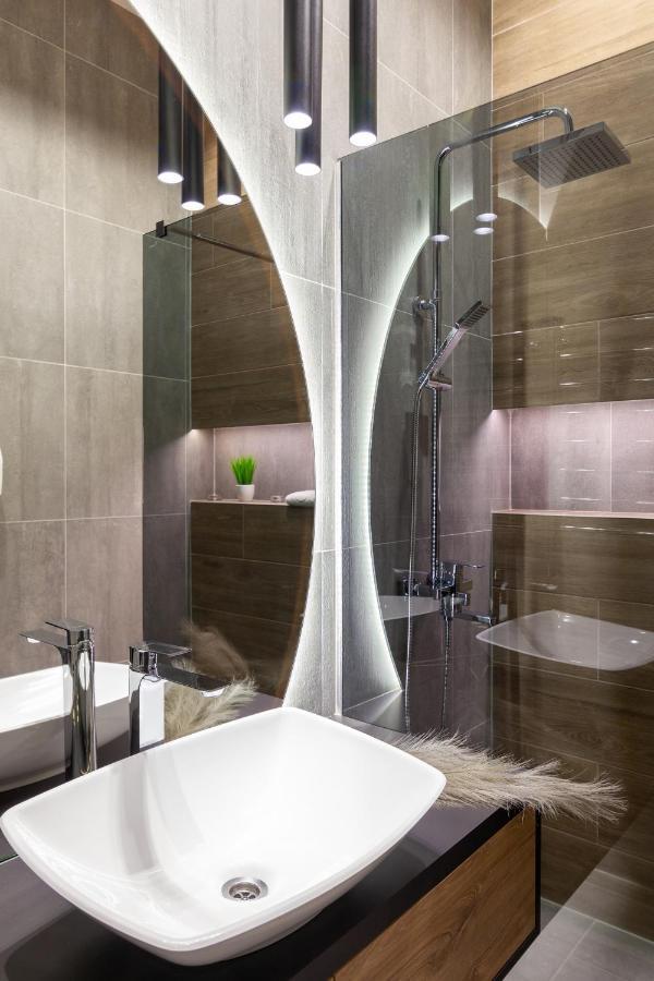 Royal Vip Apartment On Leontovicha 5 Lviv Ngoại thất bức ảnh