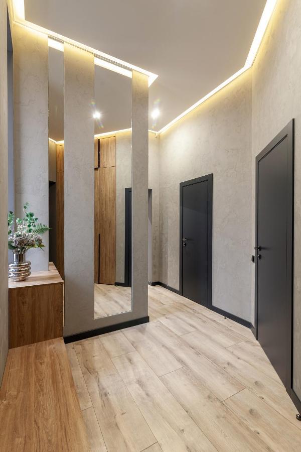 Royal Vip Apartment On Leontovicha 5 Lviv Ngoại thất bức ảnh