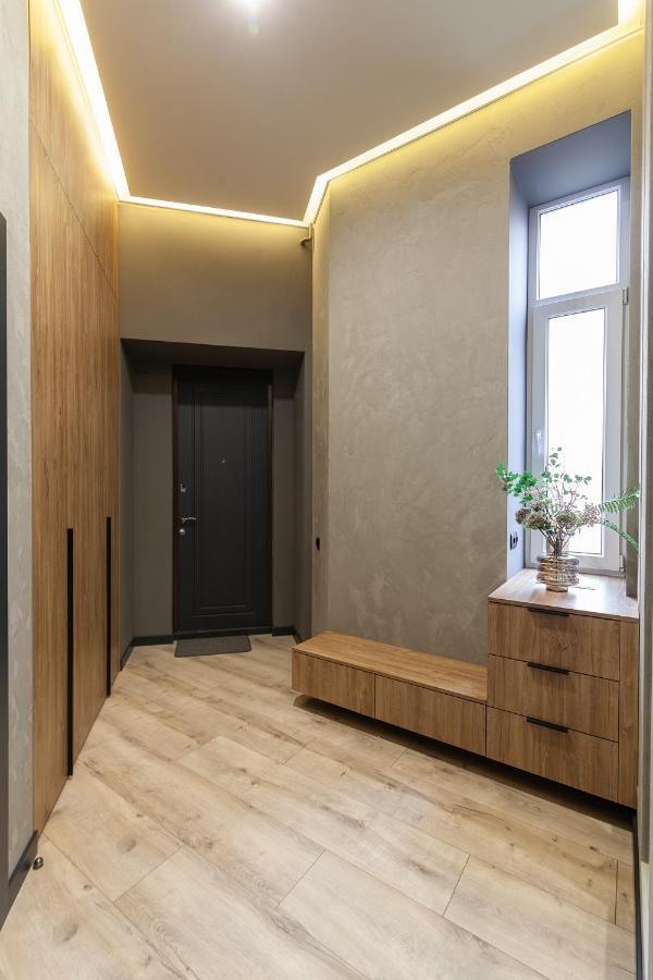 Royal Vip Apartment On Leontovicha 5 Lviv Ngoại thất bức ảnh